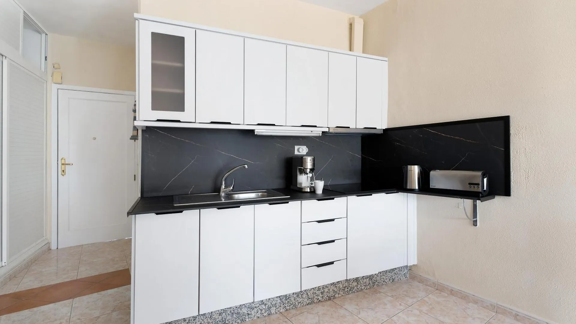 Cristianmar Frontline Sea View Apartment Los Cristianos  0*, Los Cristianos (Tenerife)